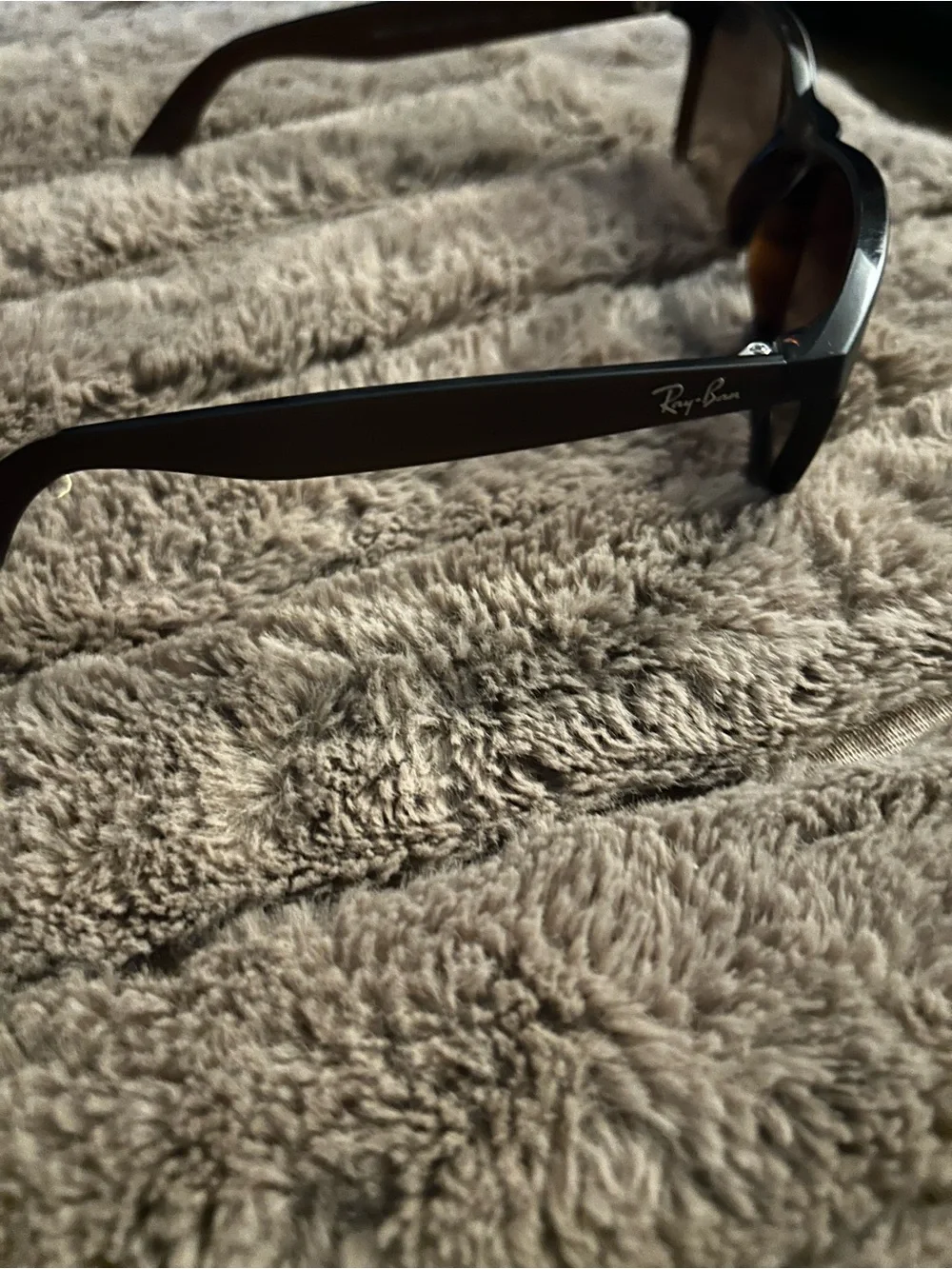 Ray-Ban Men's Black Sunglasses with Black Case and Brown Lenses